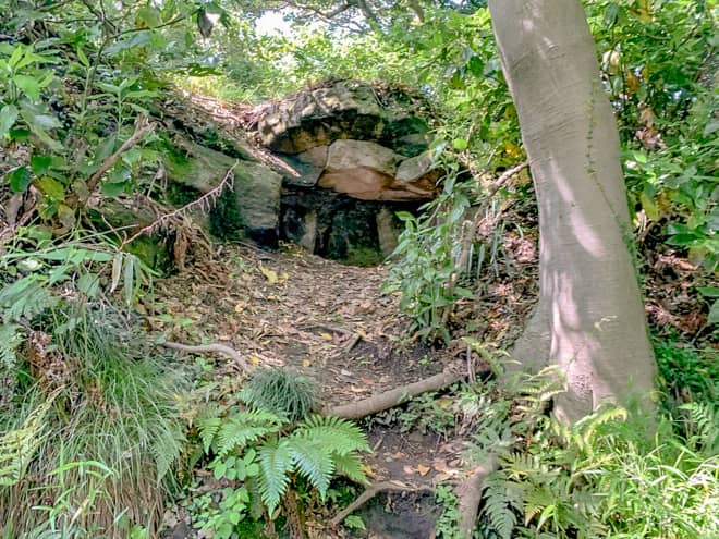 朱垂木（しゅだるき）やぐらまでは数分で到着します