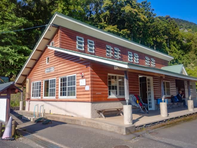 藤原岳登山口の建物