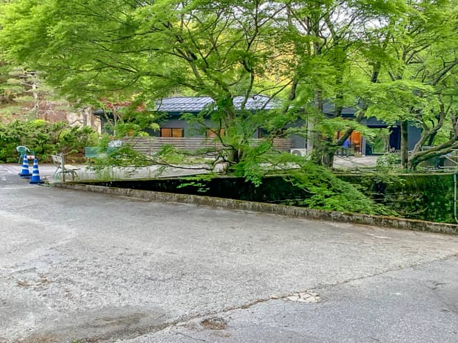 醒井養鱒場駐車場から榑ヶ畑登山口へ