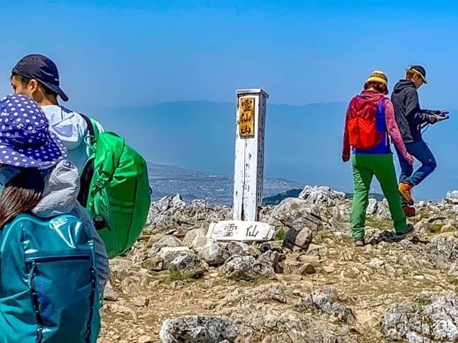 霊仙山山頂です