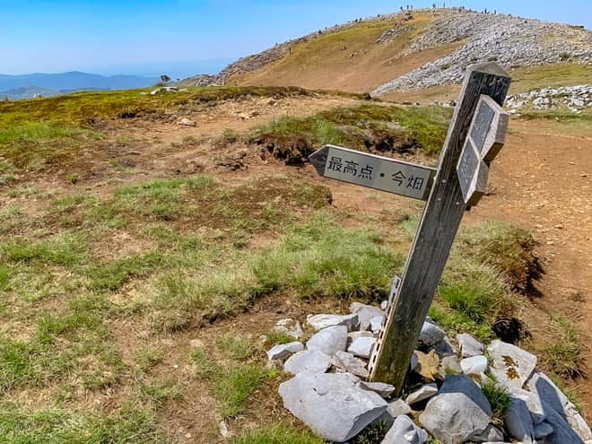 霊仙山最高点へ
