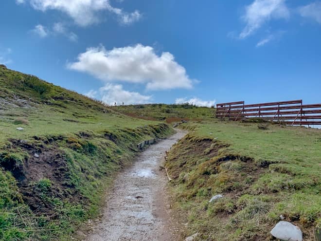 700メートルほど進むと目立った登りは終わります