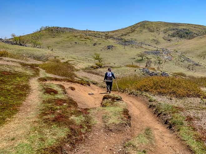 9合目の経塚山を目指す