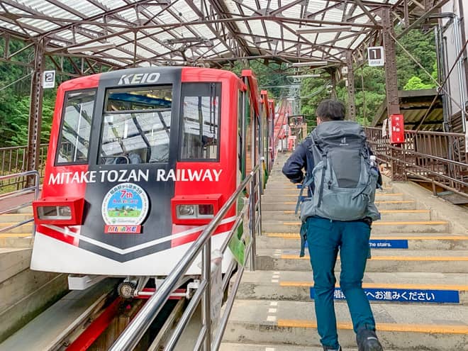 カーブルカーを利用すれば