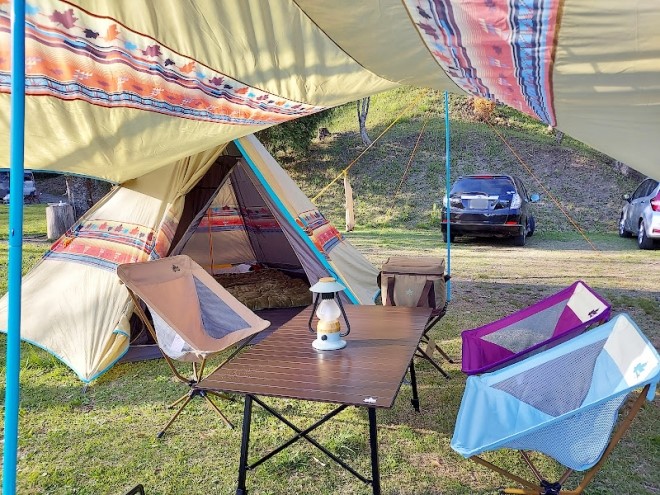 ロゴスアイテムで統一したキャンプサイトレイアウト