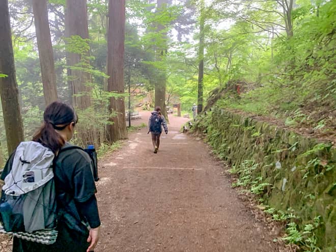 坂を下ると長尾茶屋のある分岐に到着します