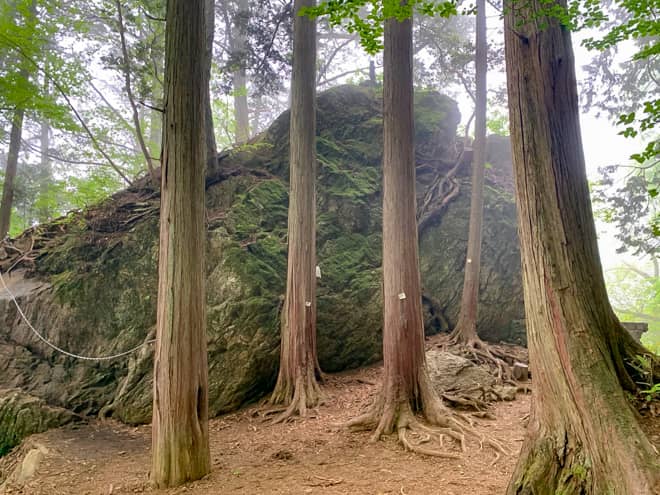 天狗岩は、岩を遠くから見ると