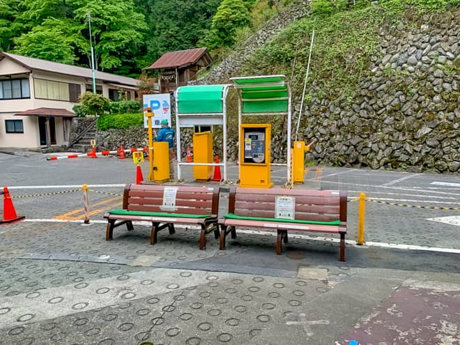 滝本駅には駐車場もあり