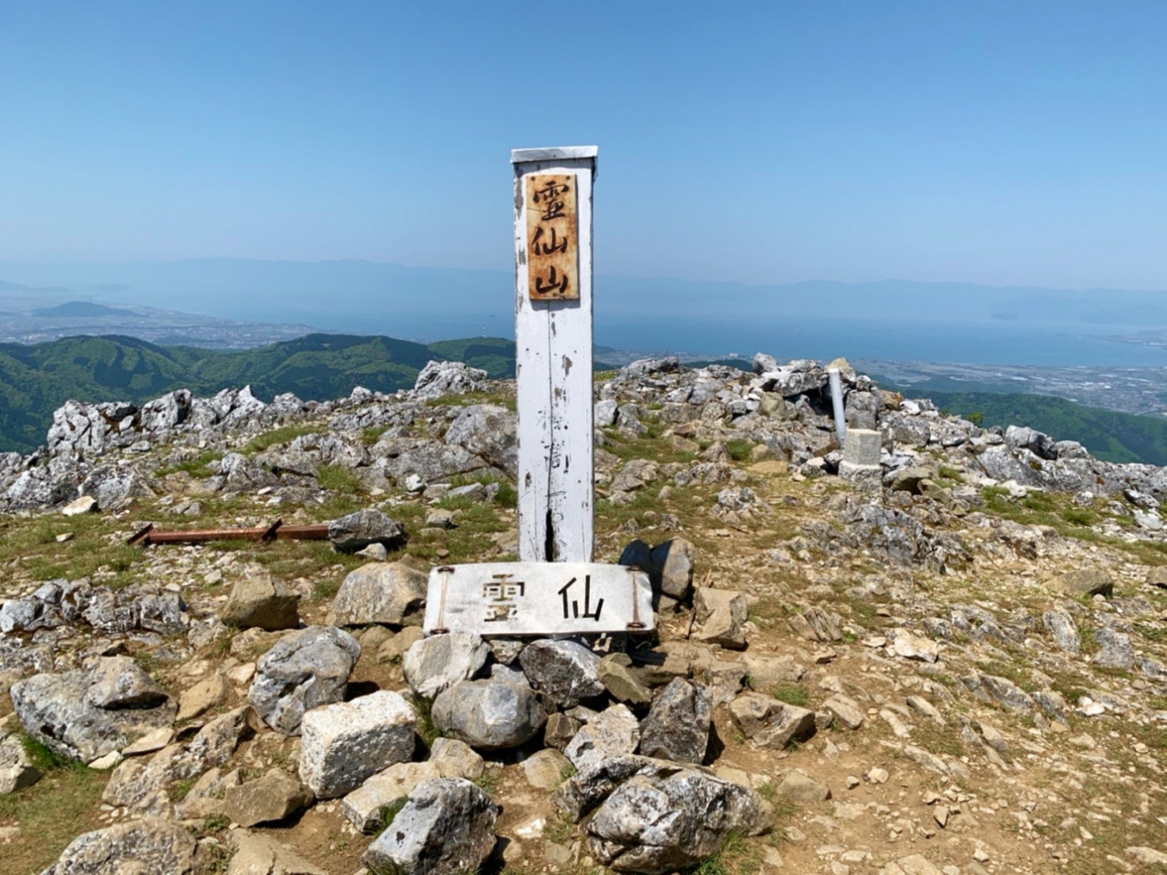 琵琶湖どーん 霊仙山 360度カルスト台地の大パノラマが広がる絶景の山 キャンプクエスト