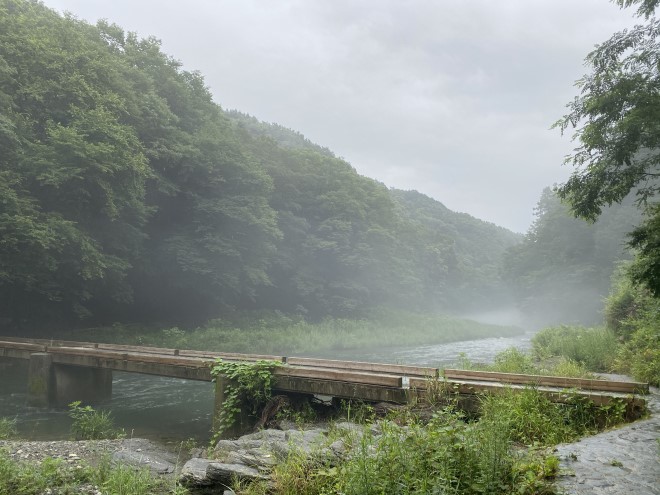 靄が立ち込めるキャンプ場