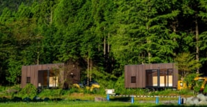 ふもとっぱらキャンプ場にデザイントレーラーハウス「金山キャビン」が新たに登場！