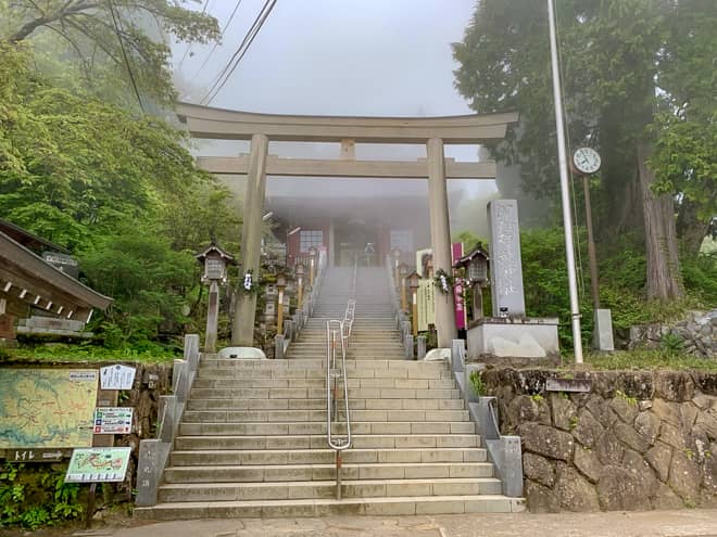 武蔵御嶽神社の入口に到着しました