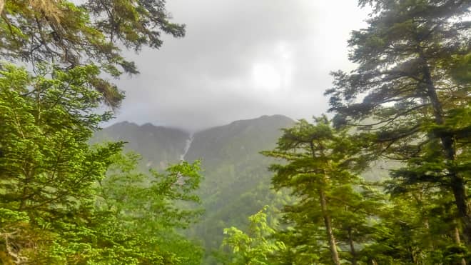 ガスに包まれた稜線