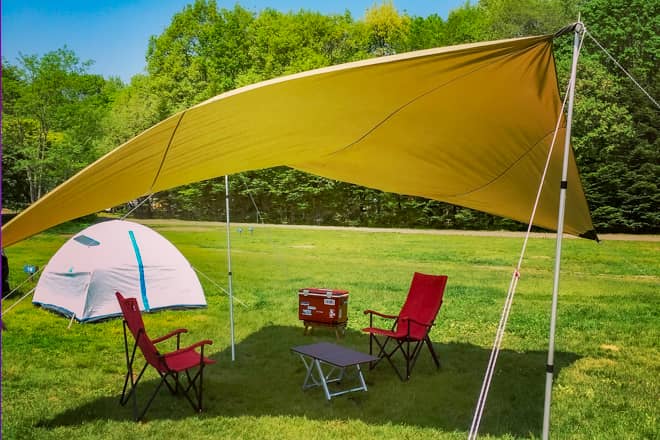 タープとケシュアのテント