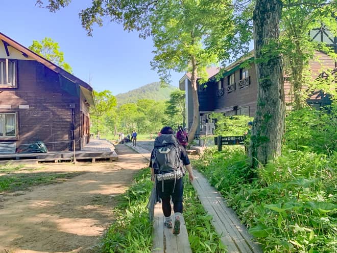 山の鼻にはキャンプ場や山小屋