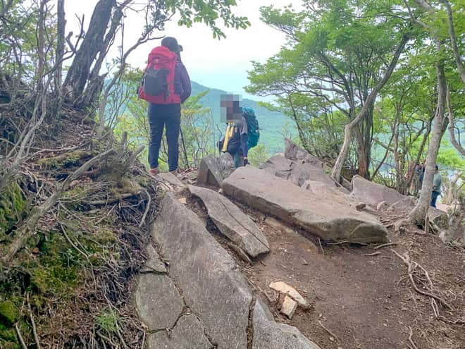 後で知ったのですが猫岩は登山道には無く