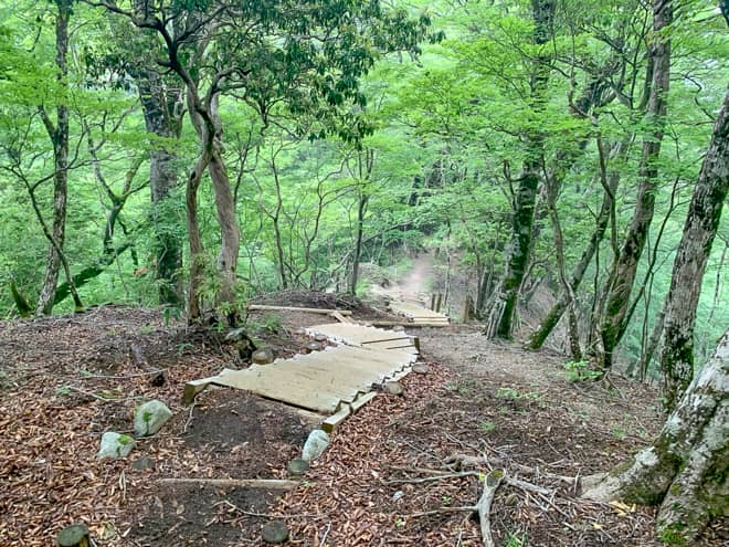 避難所でトイレ休憩→下山