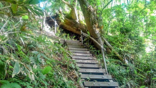 蝶ヶ岳の階段