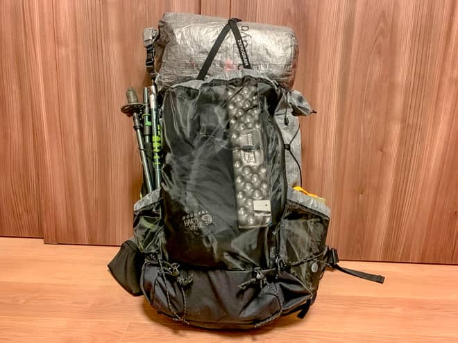 ウェビングは三角形になっているので