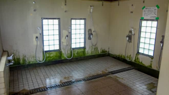 シャワールーム