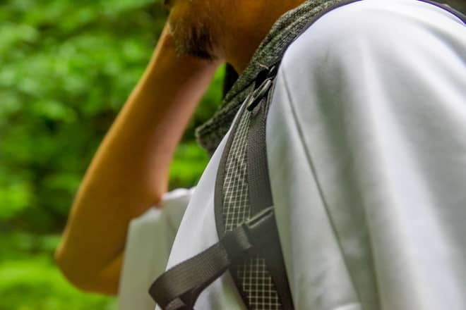 ショルダーパットの厚みと幅が薄い印象