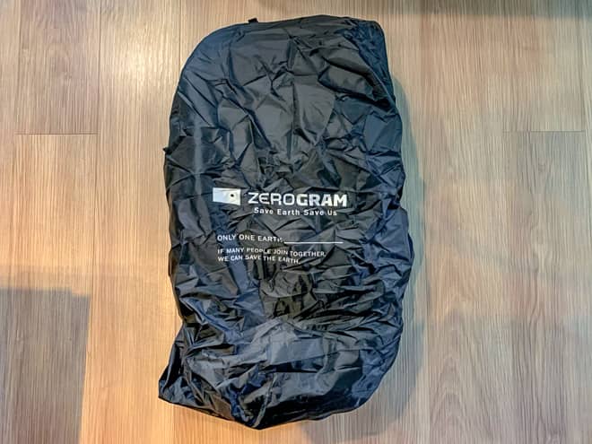 ストラップ付きのお陰で突然の雨でも