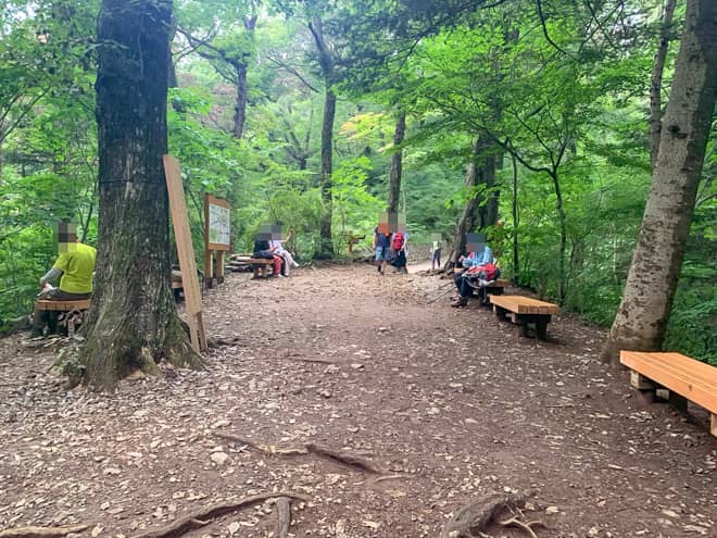 トイレや売店、ベンチが多く登山者に優しい