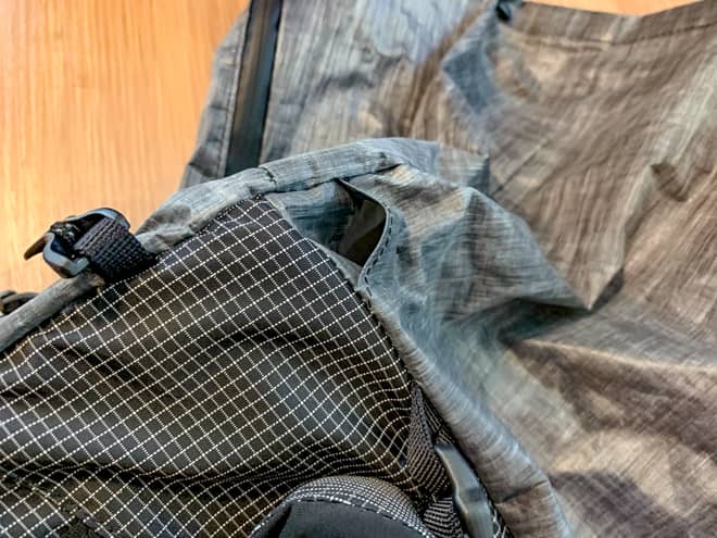 ボディ上部の右側には