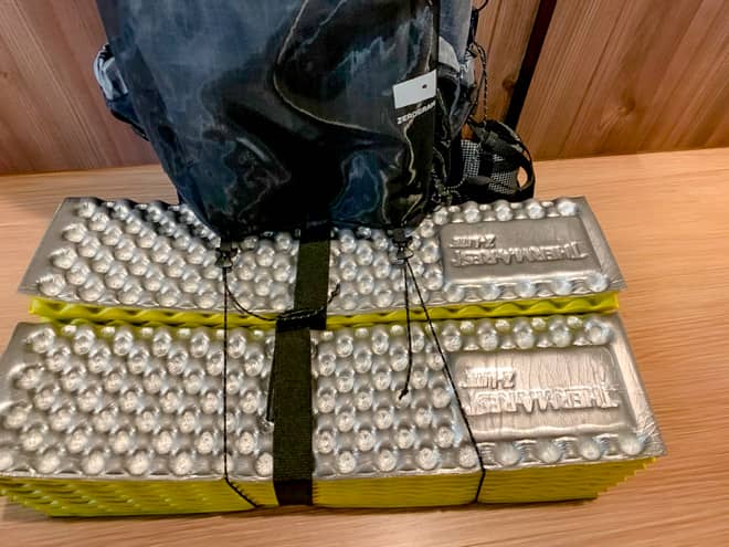 ボトムのストラップは更に長く