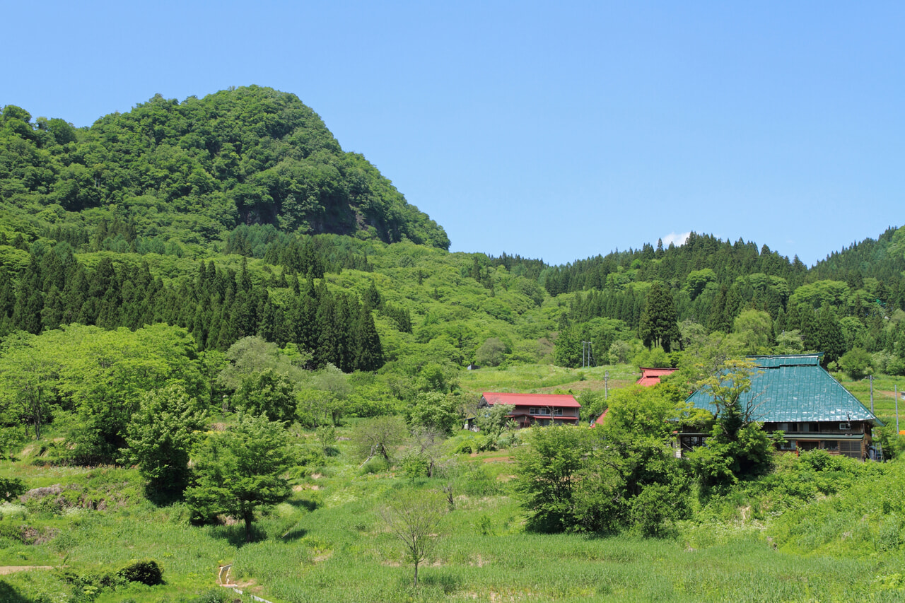 初夏の山里のイメージ