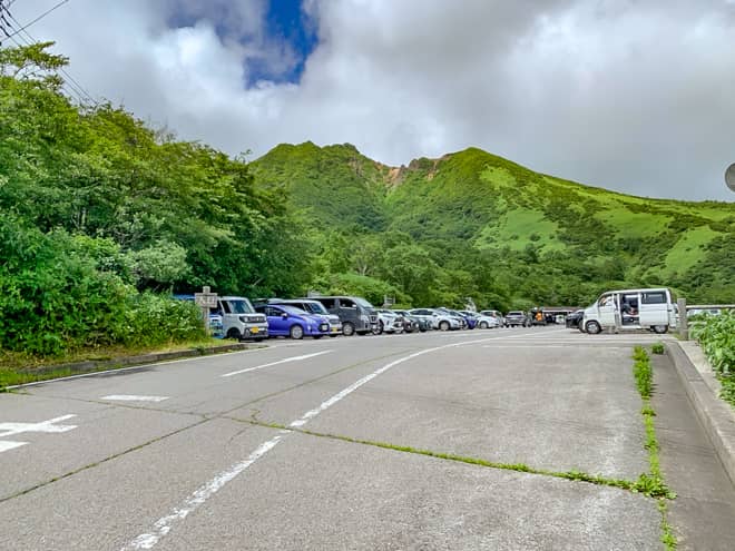峠の茶屋駐車場から那須岳登山口へ