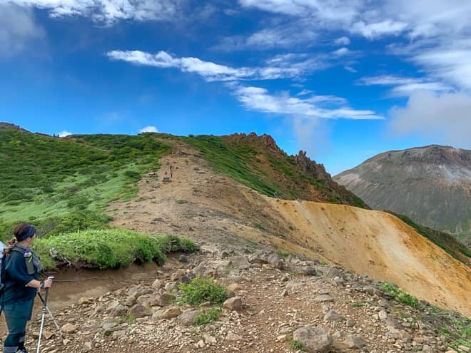 峰の茶屋跡避難小屋へ戻る