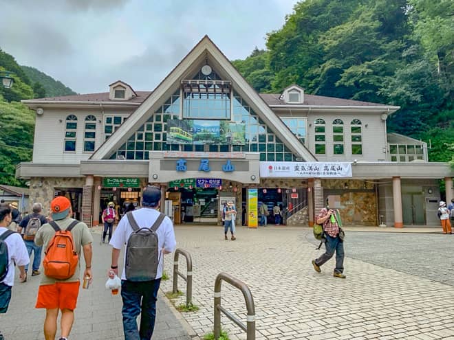 清滝駅から6号路登山口へ