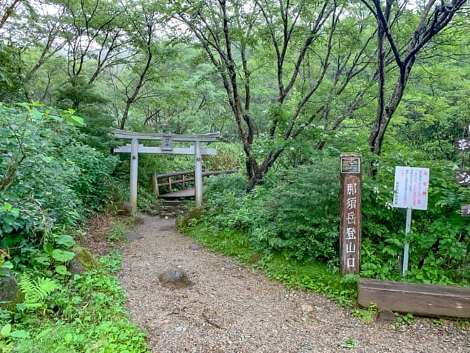 神社の鳥居が見えてきたら
