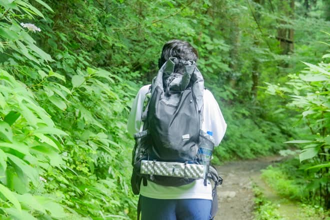 背負ってみた第一印象は「とにかく軽い」