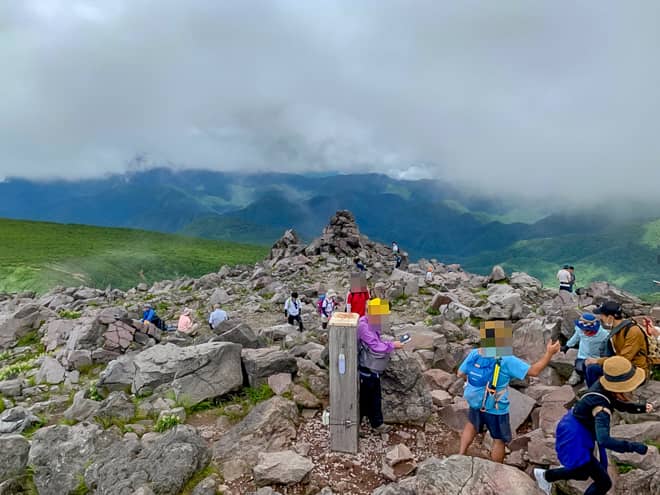 茶臼岳はロープウェイで登ることができる