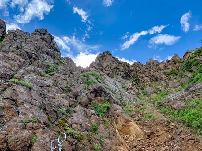 那須岳に登るのであれば朝日岳は絶対に登って欲しいです