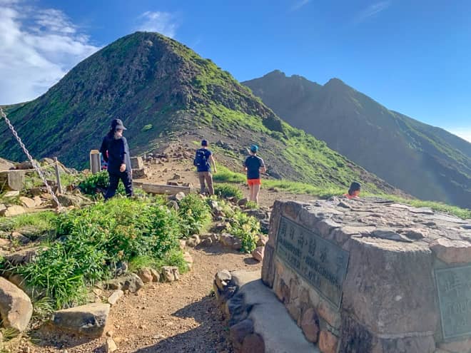 那須岳は周回コースになっていないので