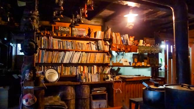 高見石小屋の中