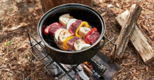 キャンプ飯の可能性を広げる「まるで石窯風クッカー」で本格的な石焼き芋を食べよう