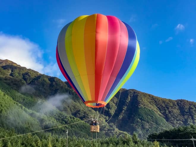 早朝には、ふもとっぱらで有名な気球