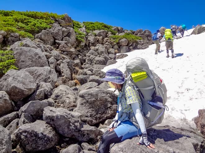 疲労する登山者