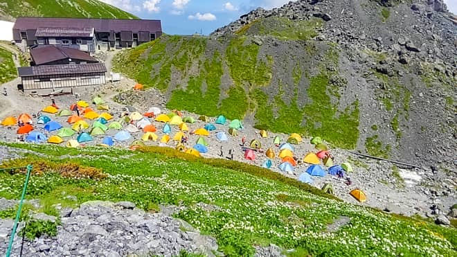 白馬山頂宿舎のテント場
