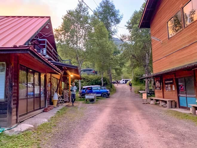 1時間程車が走れそうなダート道を進むと