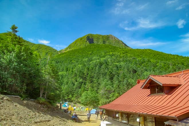 「赤岳鉱泉」と「行者小屋」どちらの山小屋を選ぶ？