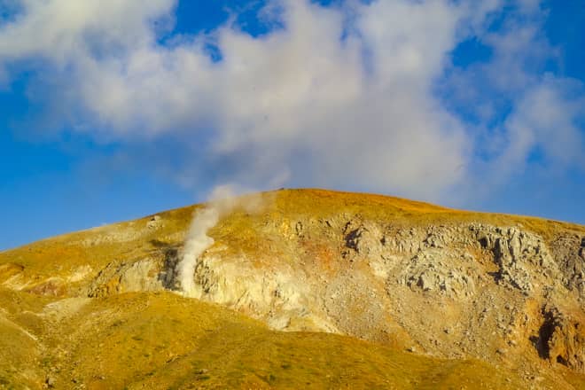 一切経山の由来は
