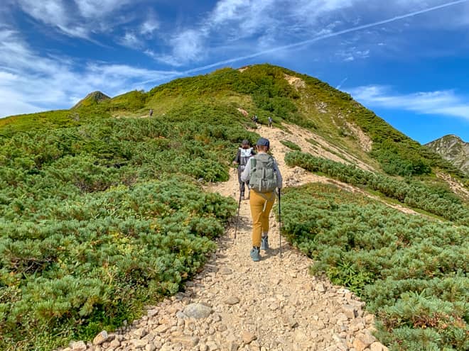 丸山ケルン → 唐松岳頂上山荘