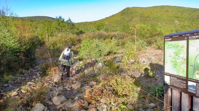 先へ進むと案内図や地図があります