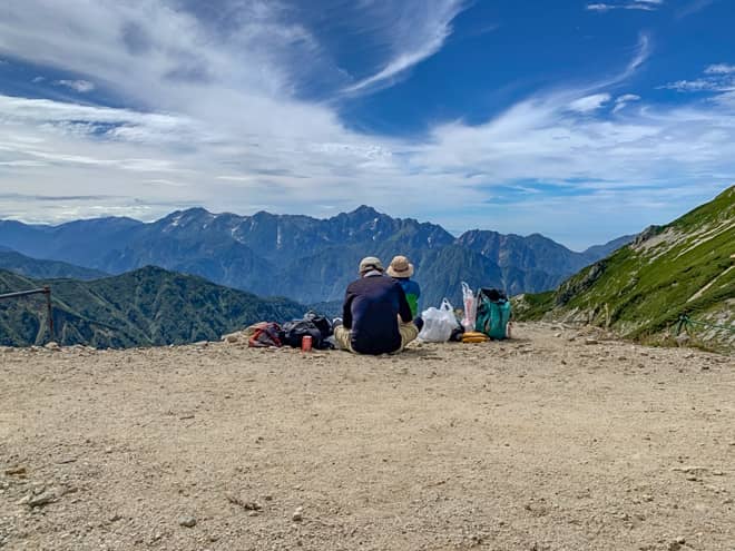唐松岳頂上山荘からの景色も絶景で