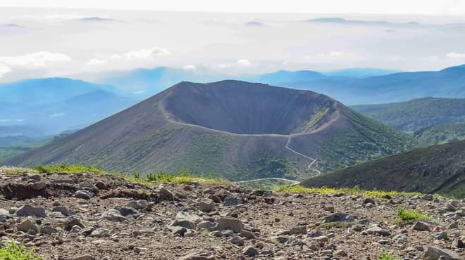 たった10分で頂上へ！「吾妻小富士」お鉢巡りが楽しい惑星レベルの絶景が広がる山
